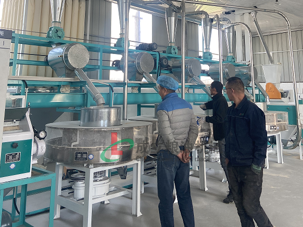 鶴壁客戶(hù)訂購(gòu)4+2組石磨面粉機(jī)，運(yùn)行良好